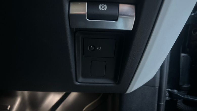 Land Rover Defender 3.0 D250 X-Dynamic HSE 110 5dr Auto Diesel Estate